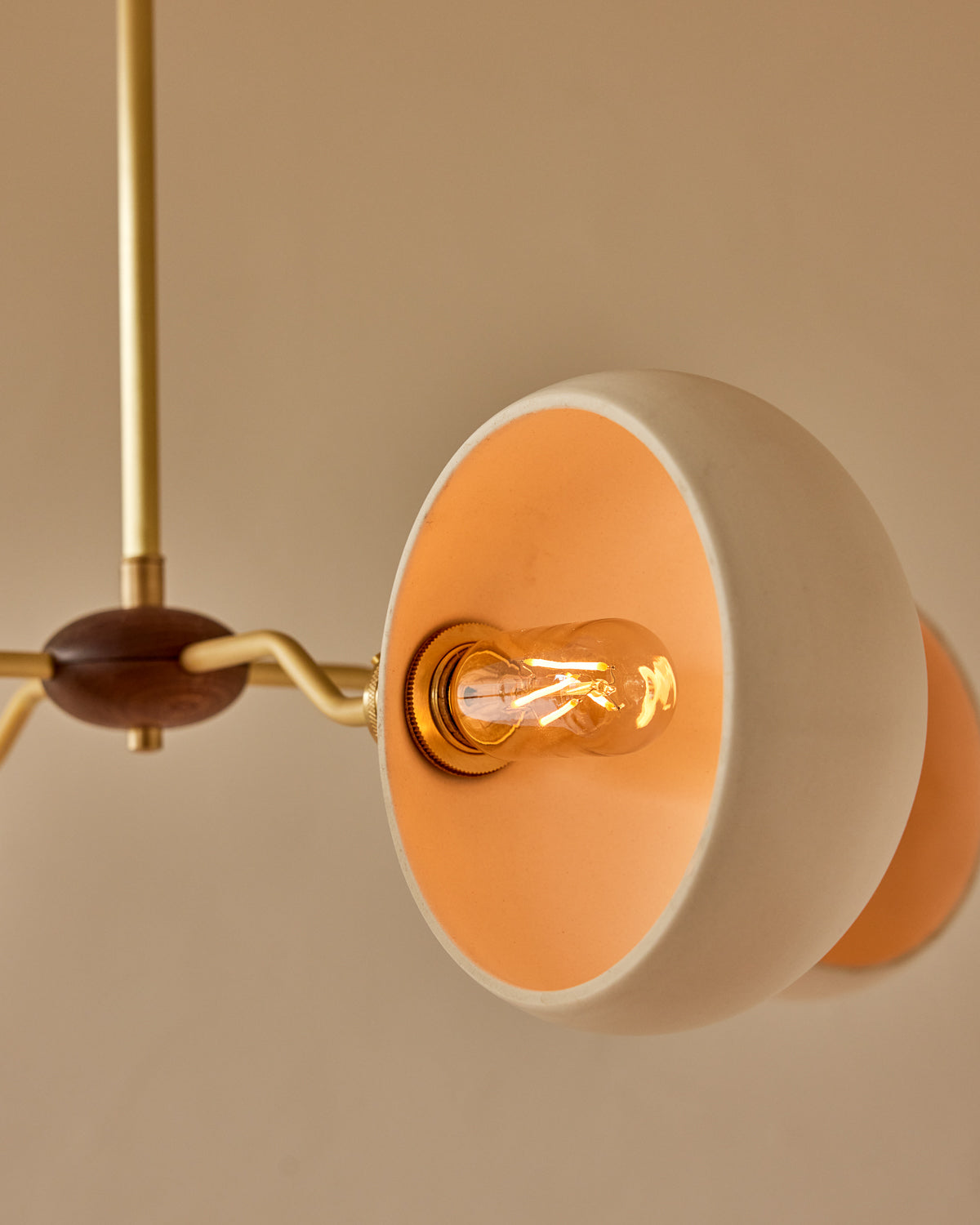 #shade-color_dove #Metal-+-Wood-Finish_Satin Brass / Black Walnut