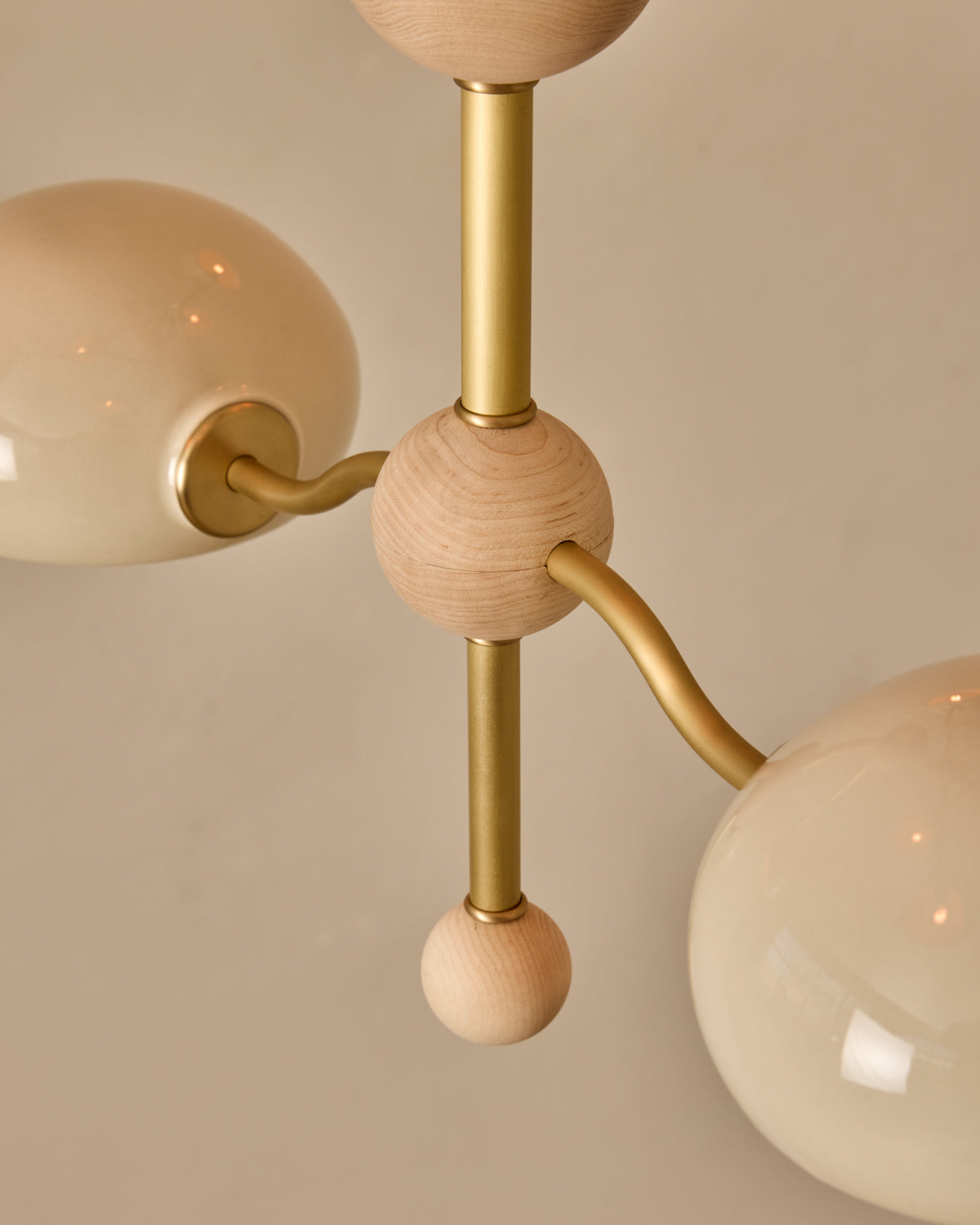 #shade-color_cream #Metal-+-Wood-Finish_Satin Brass / Clear Maple