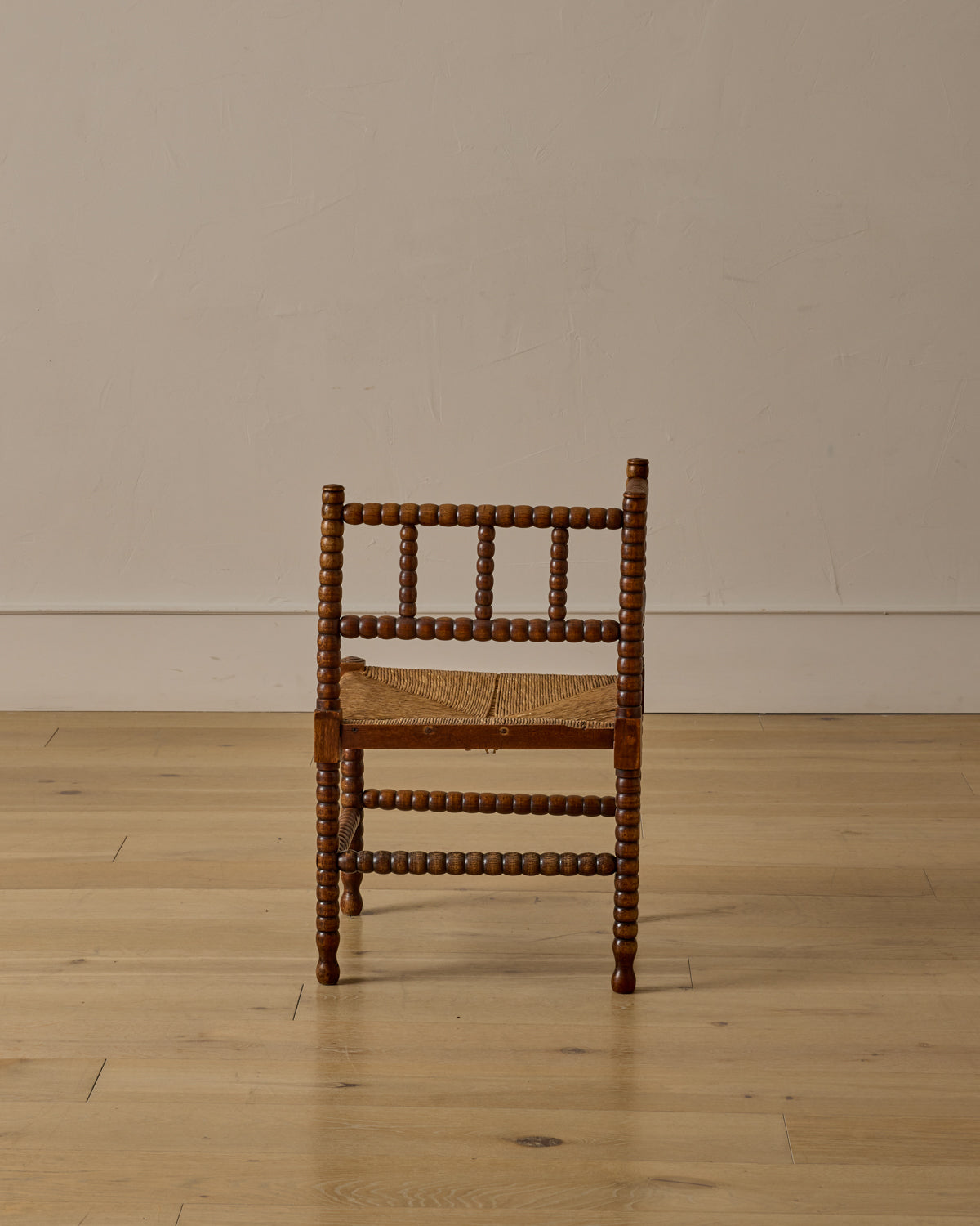 Corner Rounded Bobbin Chair