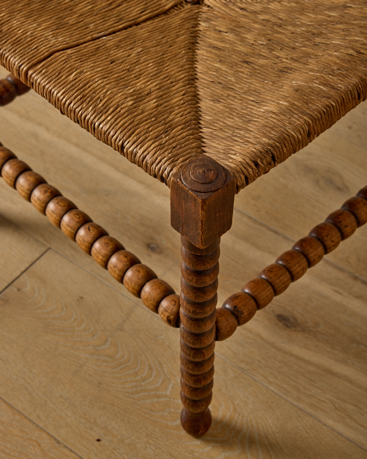 Corner Rounded Bobbin Chair