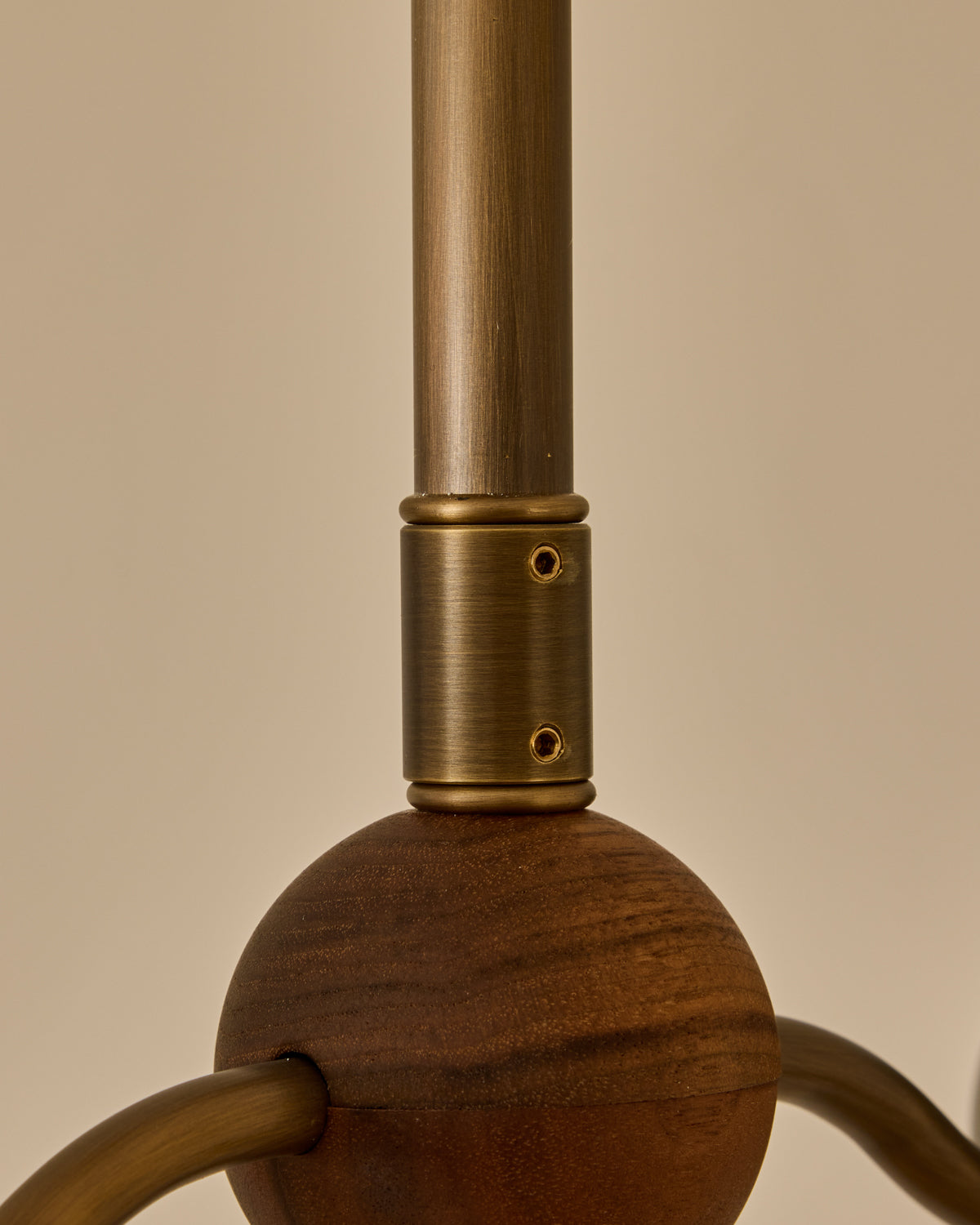 #Metal-+-Wood-Finish_Antique Brass / Black Walnut