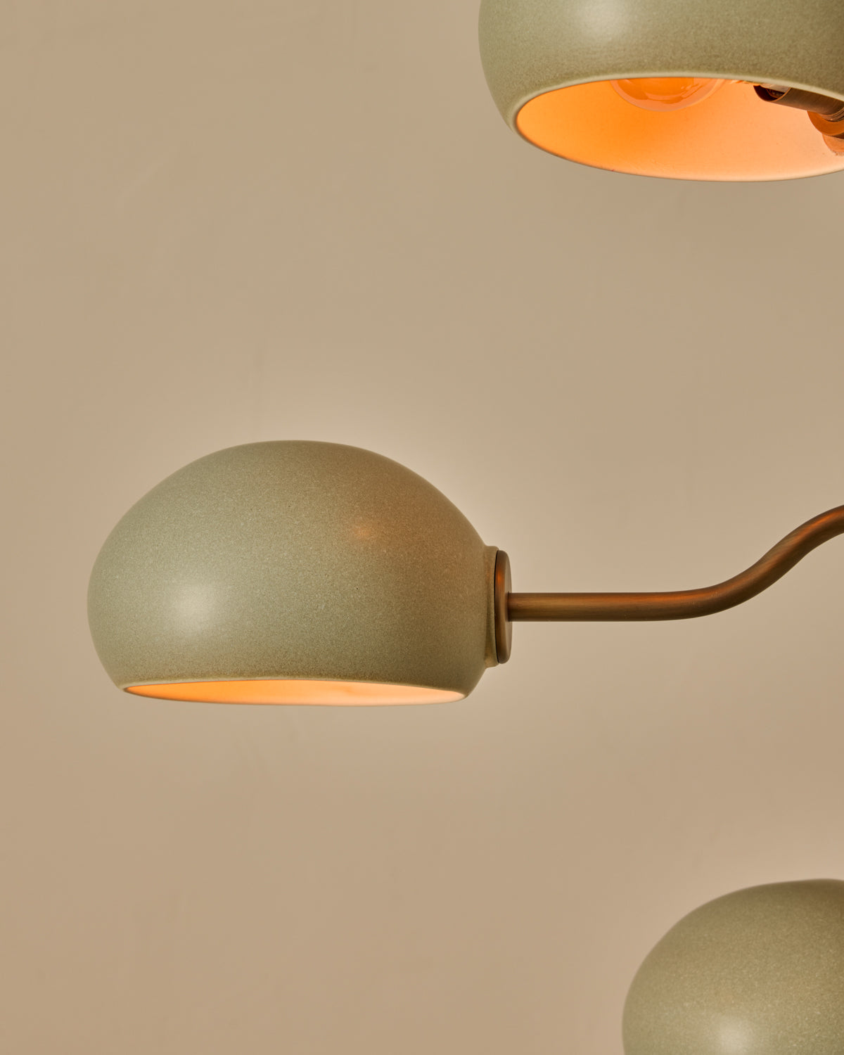 #shade-color_olivine #Metal-+-Wood-Finish_Antique Brass / Clear Maple