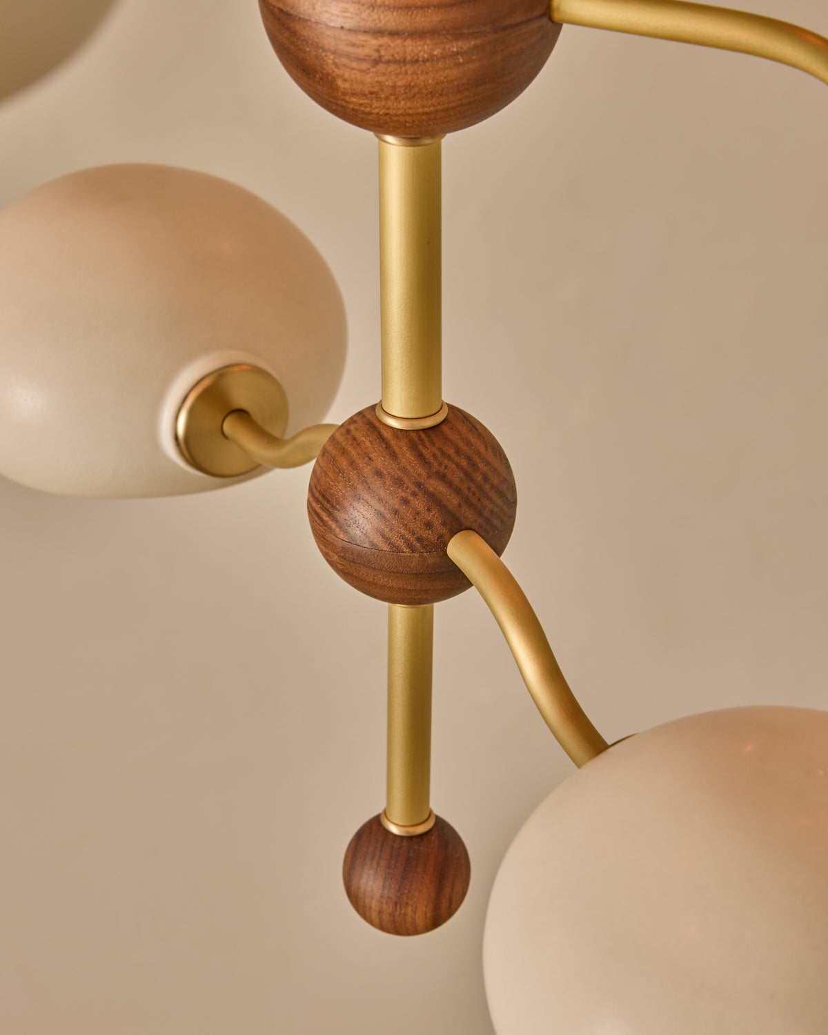 #shade-color_dove #Metal-+-Wood-Finish_Satin Brass / Black Walnut