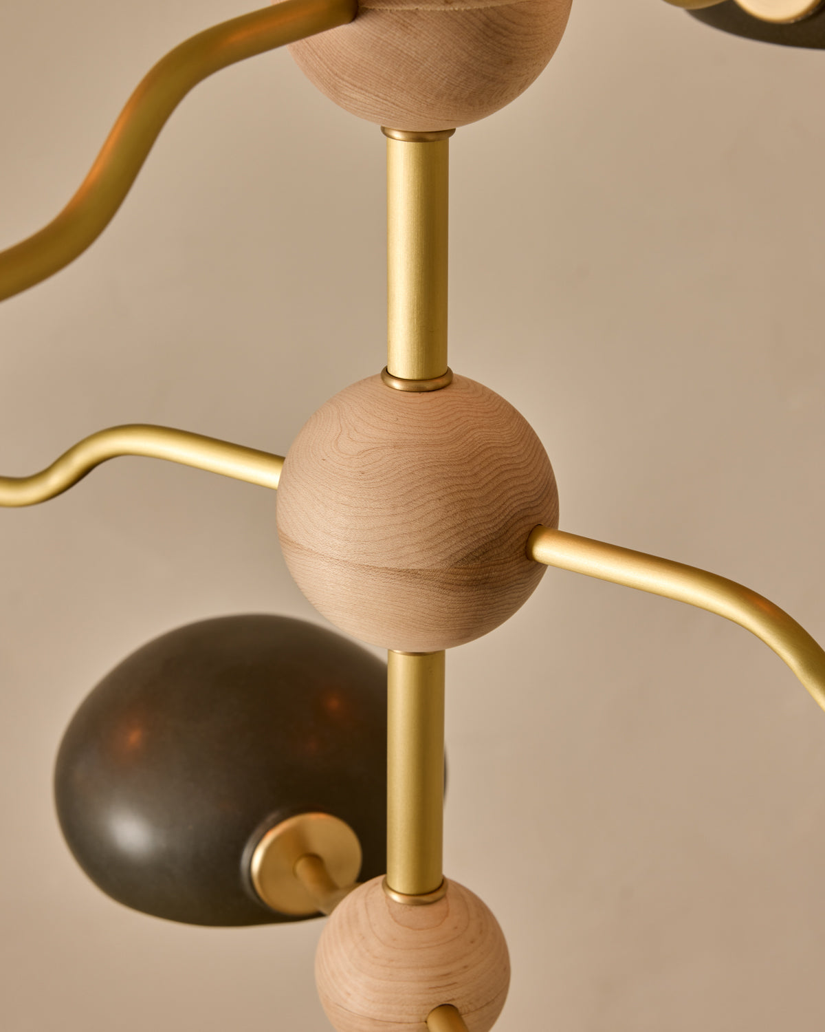 #shade-color_almost black #Metal-+-Wood-Finish_Satin Brass / Clear Maple