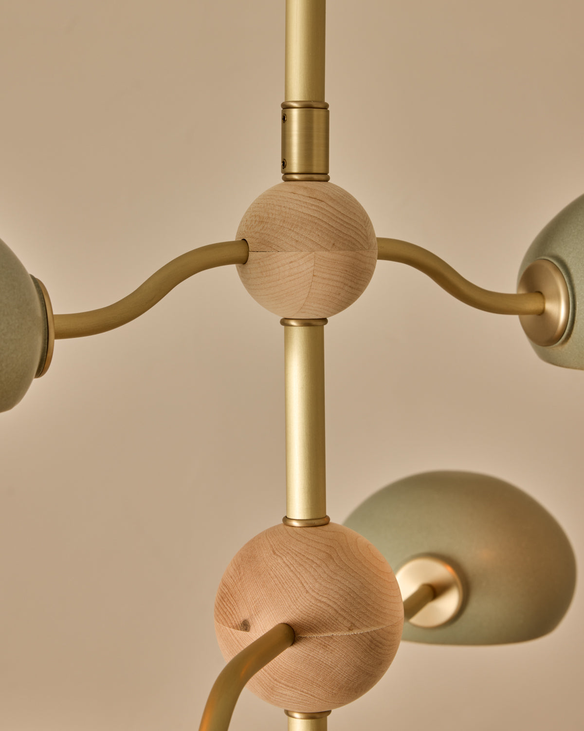 #shade-color_olivine #Metal-+-Wood-Finish_Satin Brass / Clear Maple