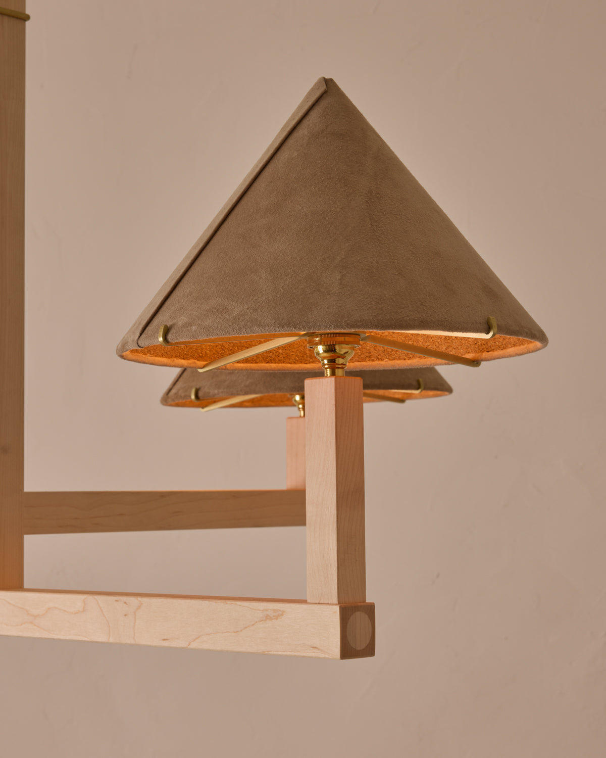 #wood-finish_clear maple #shade-finish_beige suede