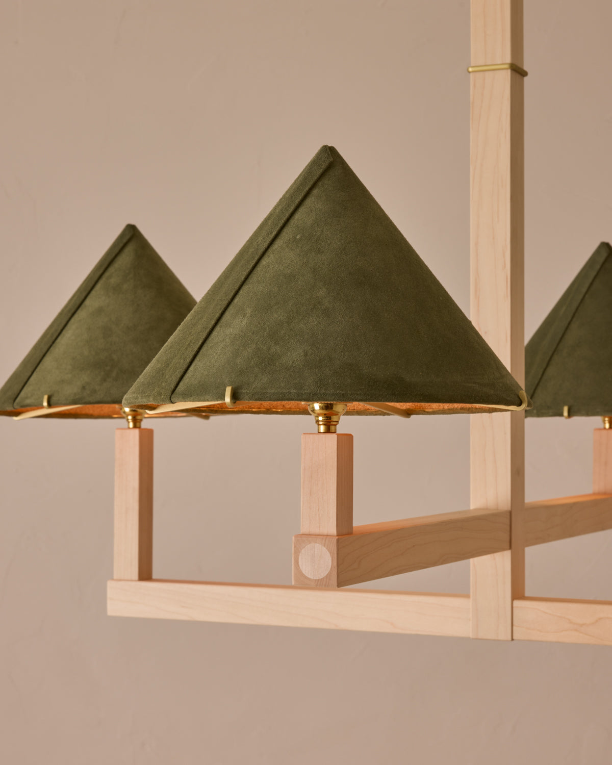 #wood-finish_clear maple #shade-finish_loden suede
