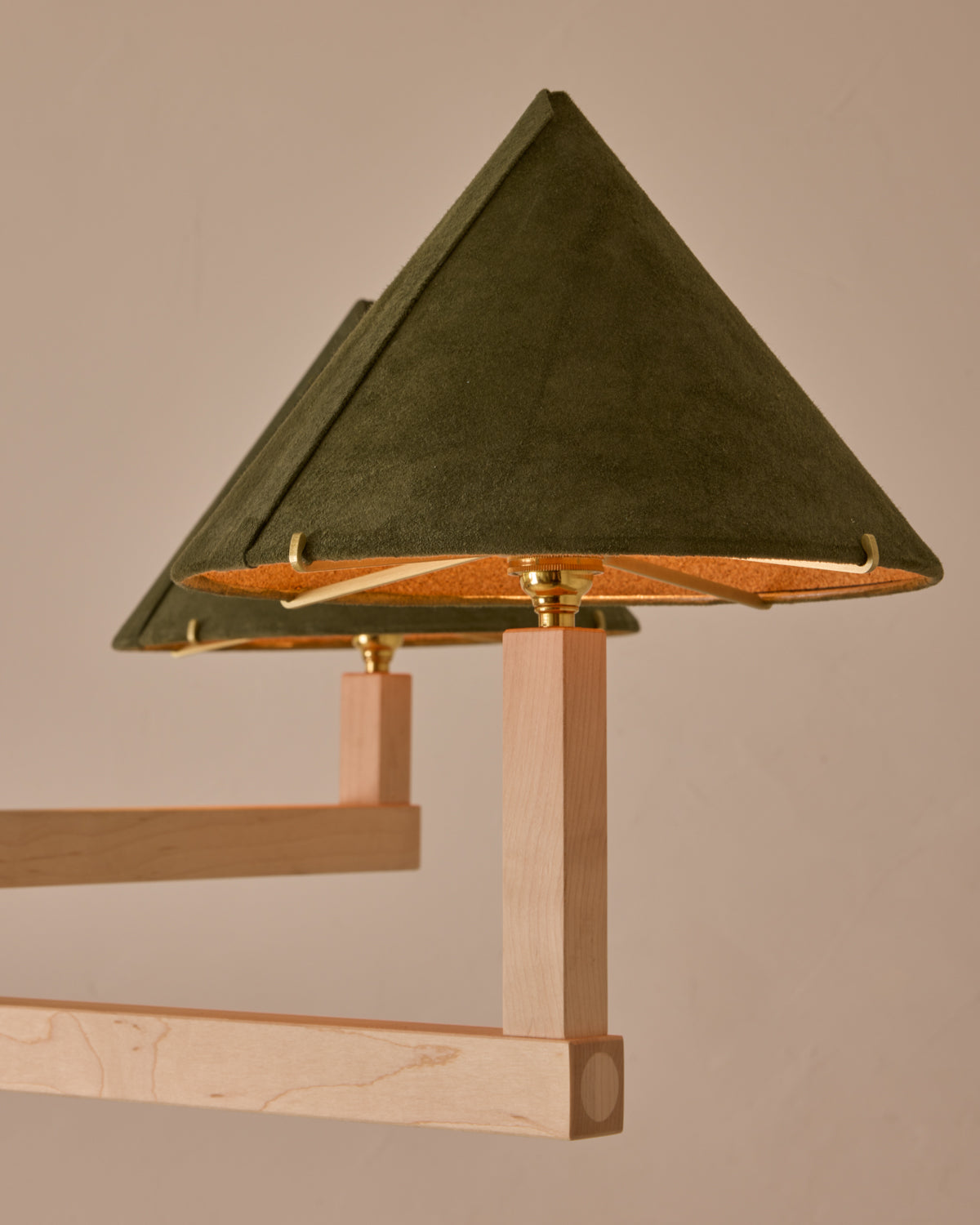 #wood-finish_clear maple #shade-finish_loden suede