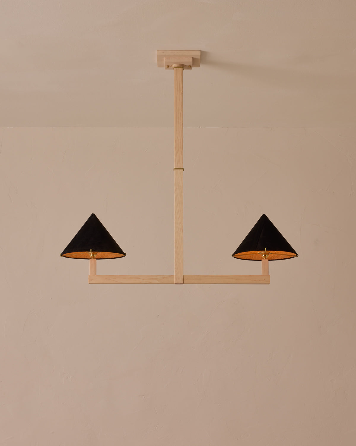 #wood-finish_clear maple #shade-finish_anthracite suede