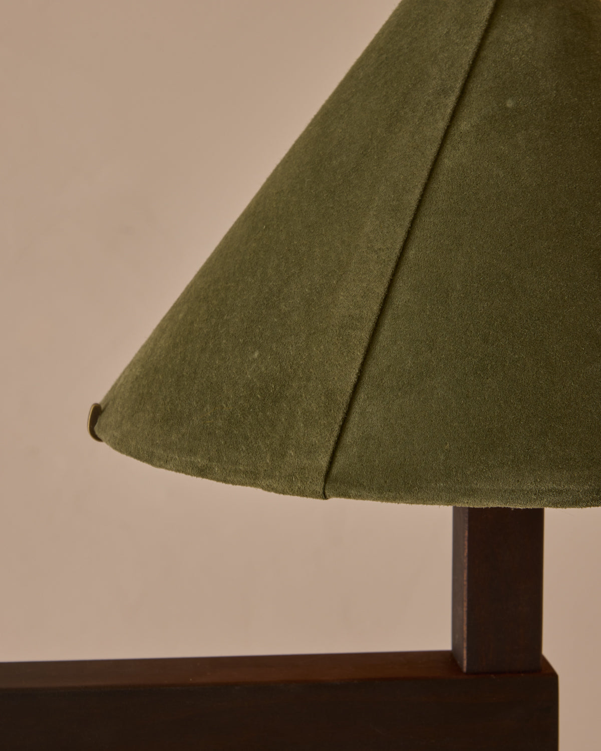 #wood-finish_dark wash maple #shade-finish_loden suede