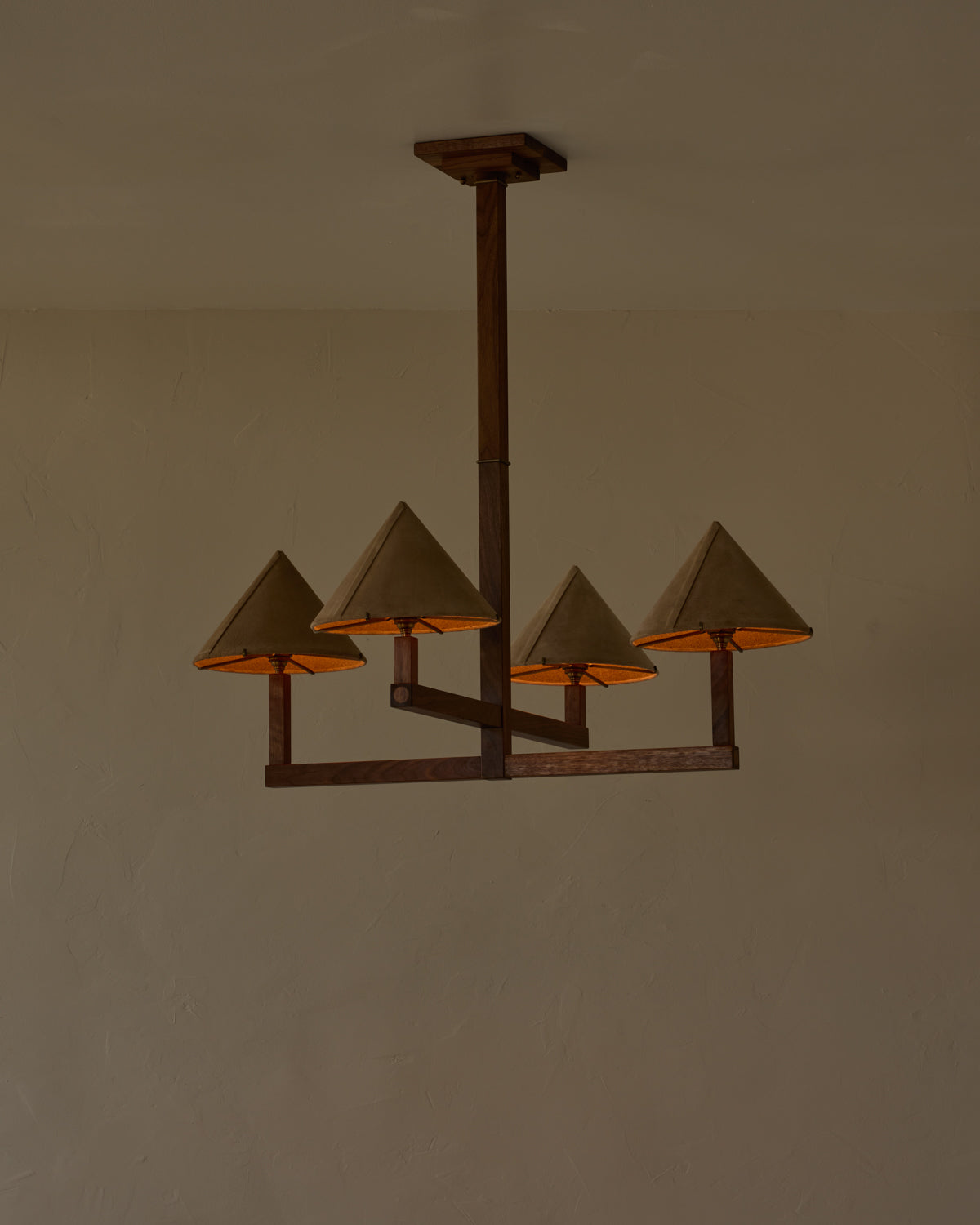 #wood-finish_black walnut #shade-finish_beige suede