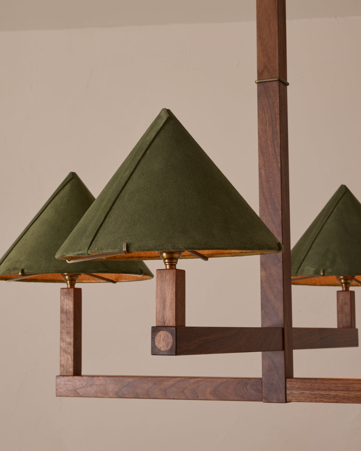 #wood-finish_black walnut #shade-finish_loden suede