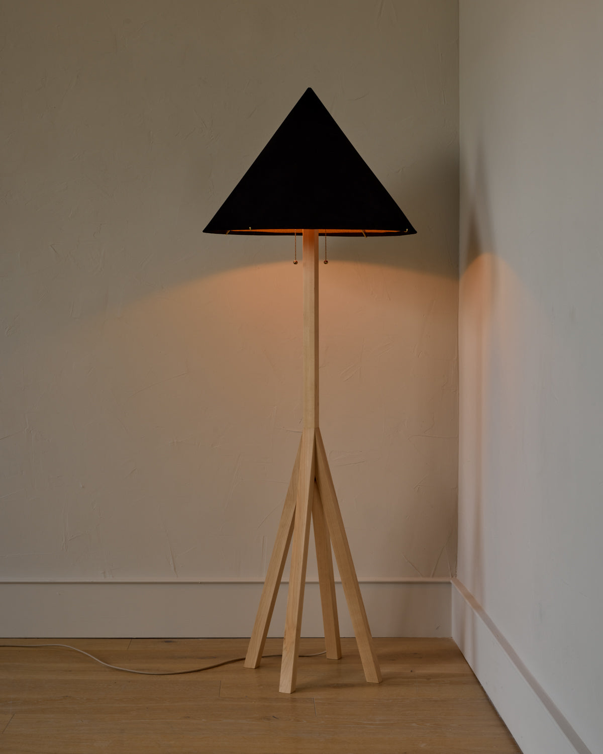 #shade-finish_anthracite suede
#wood-finish_clear maple