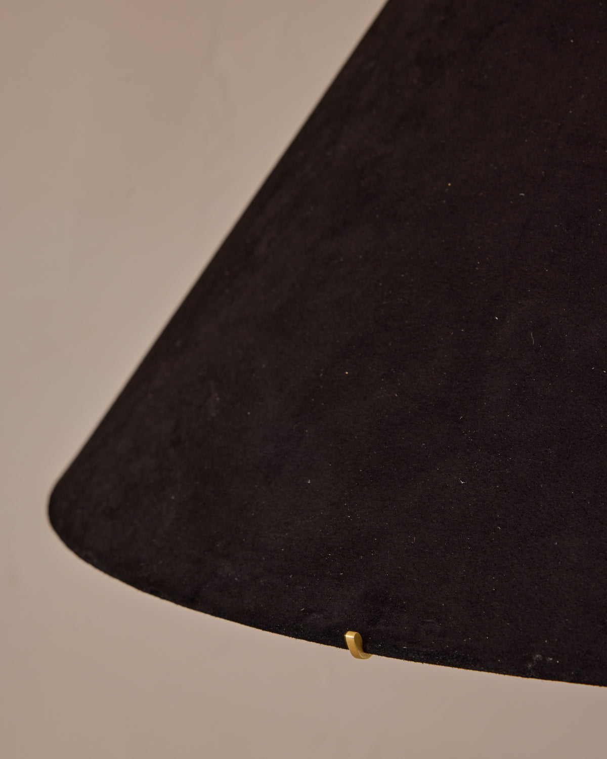 #shade-finish_anthracite suede
#wood-finish_dark wash maple