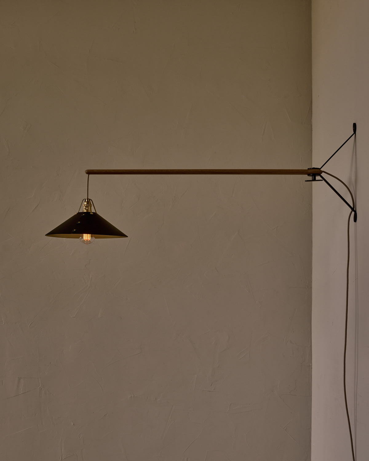 #leather-shade_black #size_large #wiring_plug-in