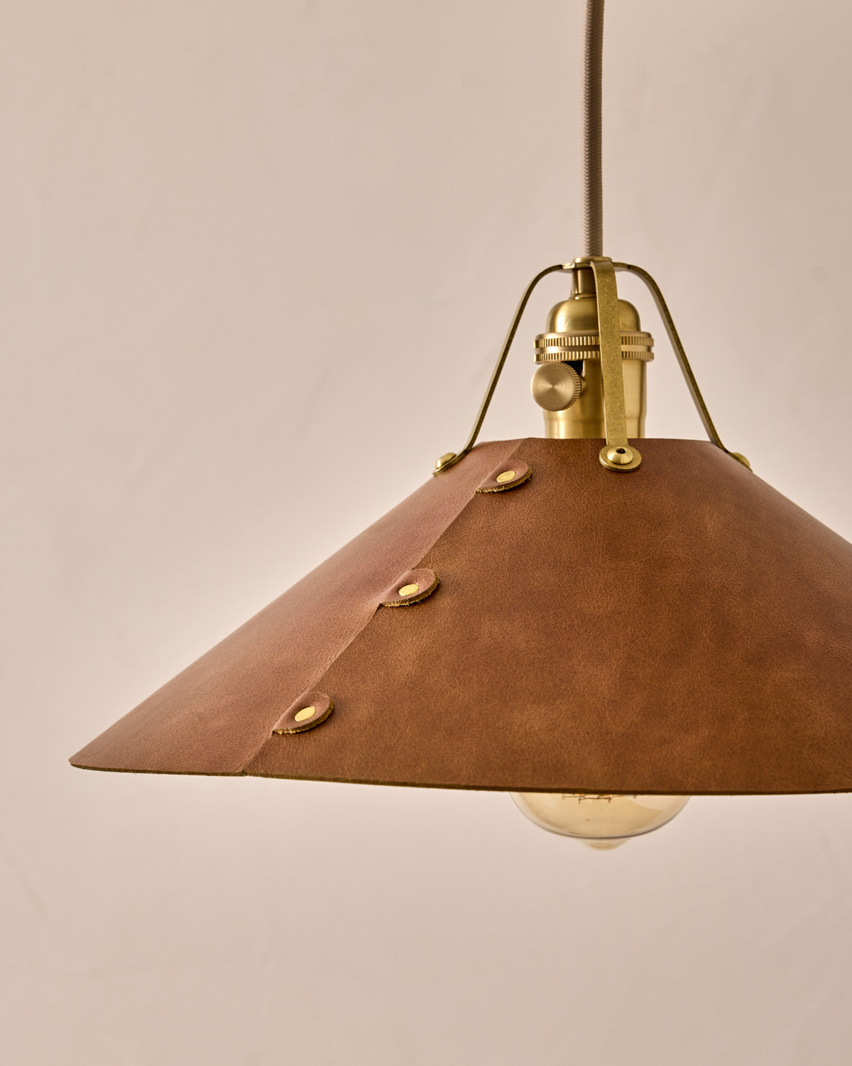 #leather-shade_cognac #size_large
