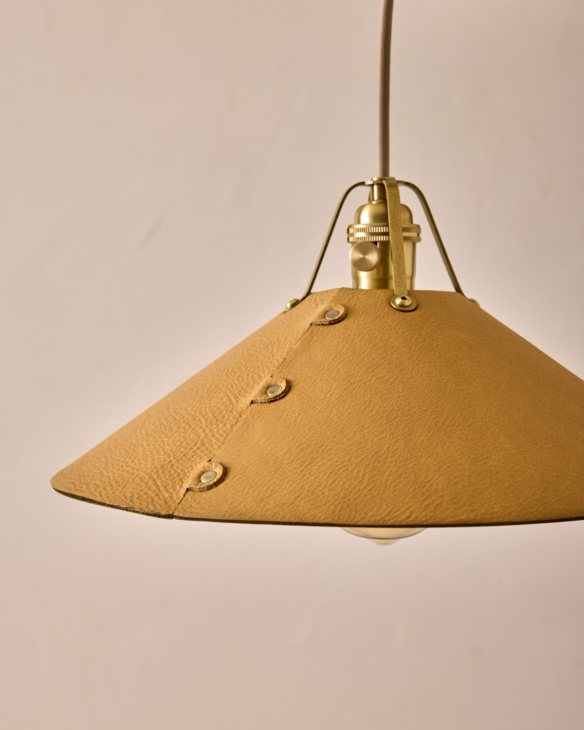 #leather-shade_natural #size_large