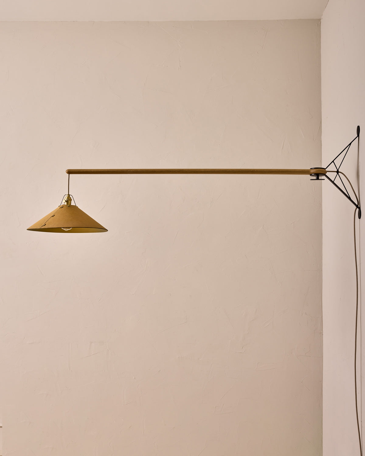 #leather-shade_natural #size_extra large #wiring_plug-in