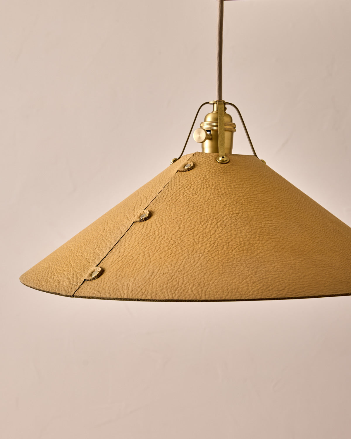 #leather-shade_natural #size_extra large