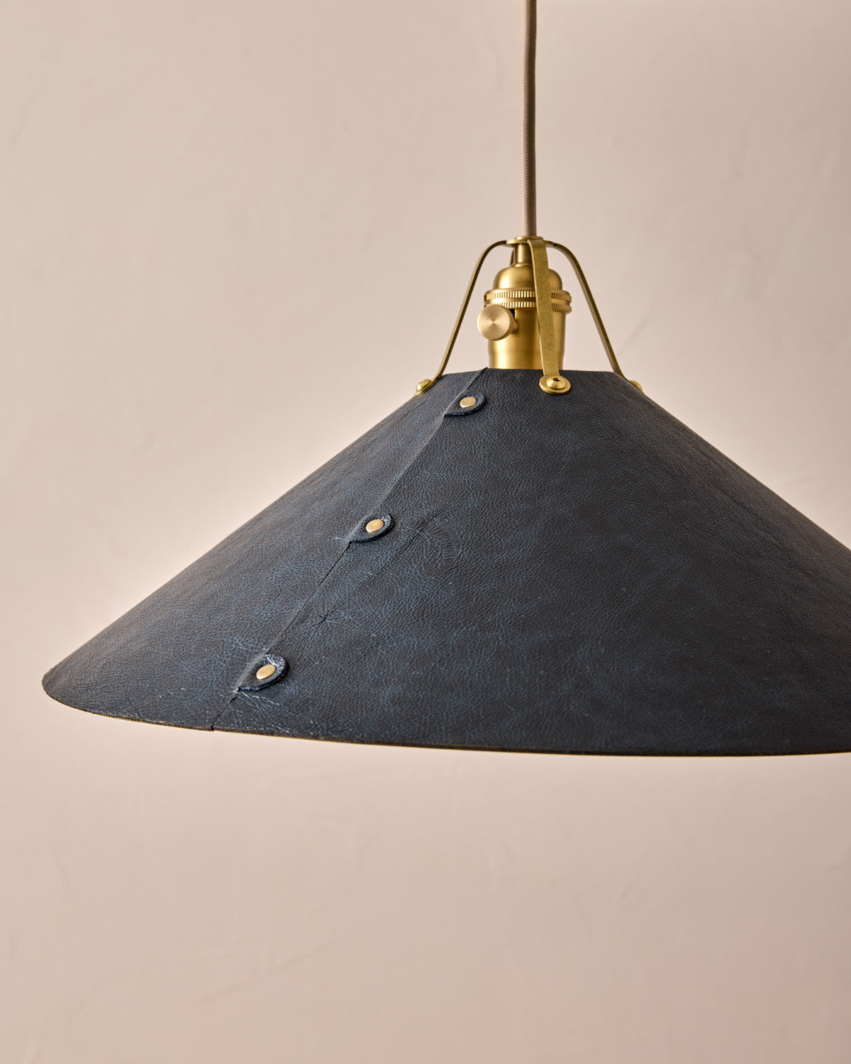 #leather-shade_navy #size_extra large