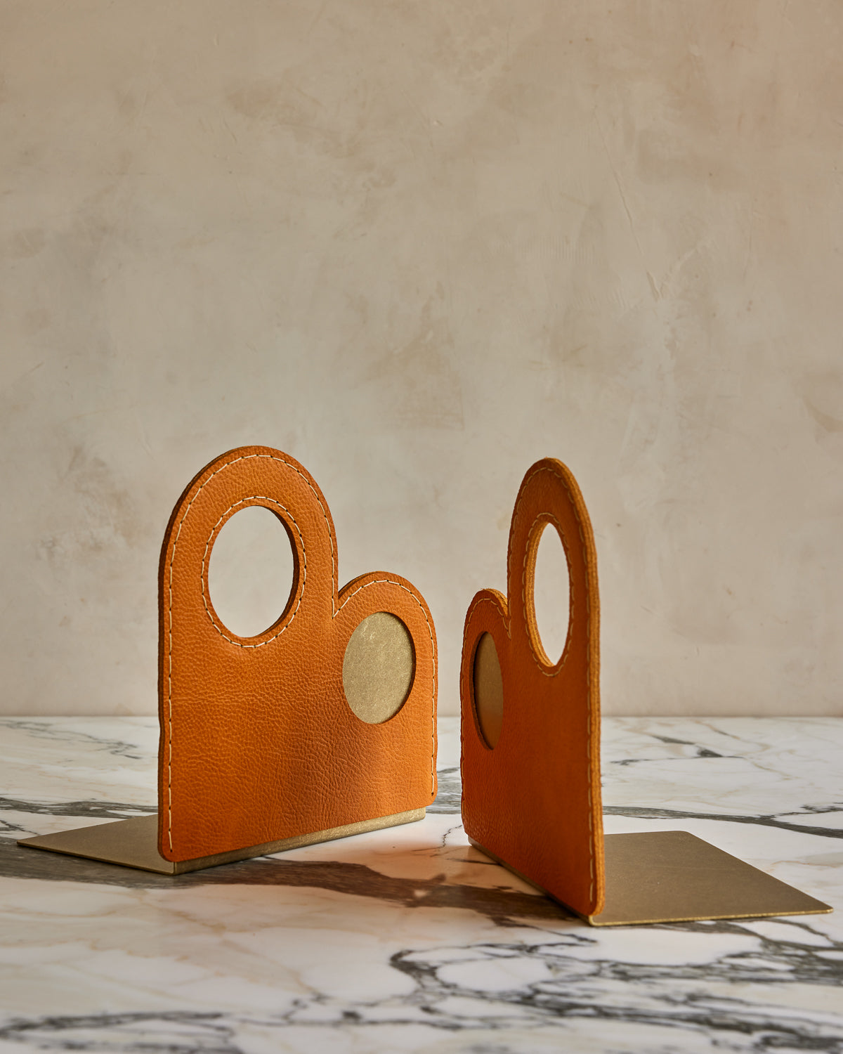 #leather-finish_cinnamon