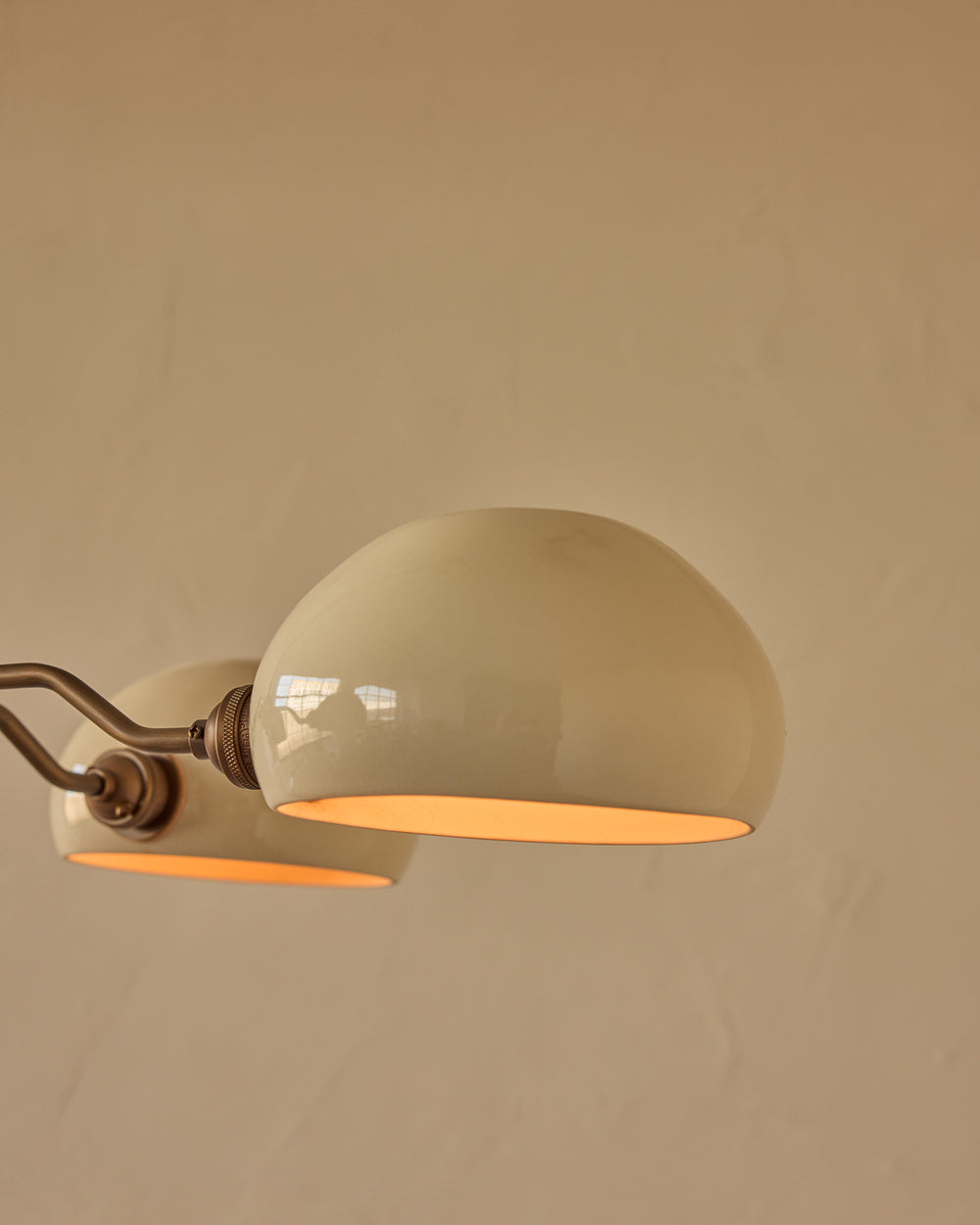 #shade-color_cream #Metal-+-Wood-Finish_Antique Brass / Black Walnut