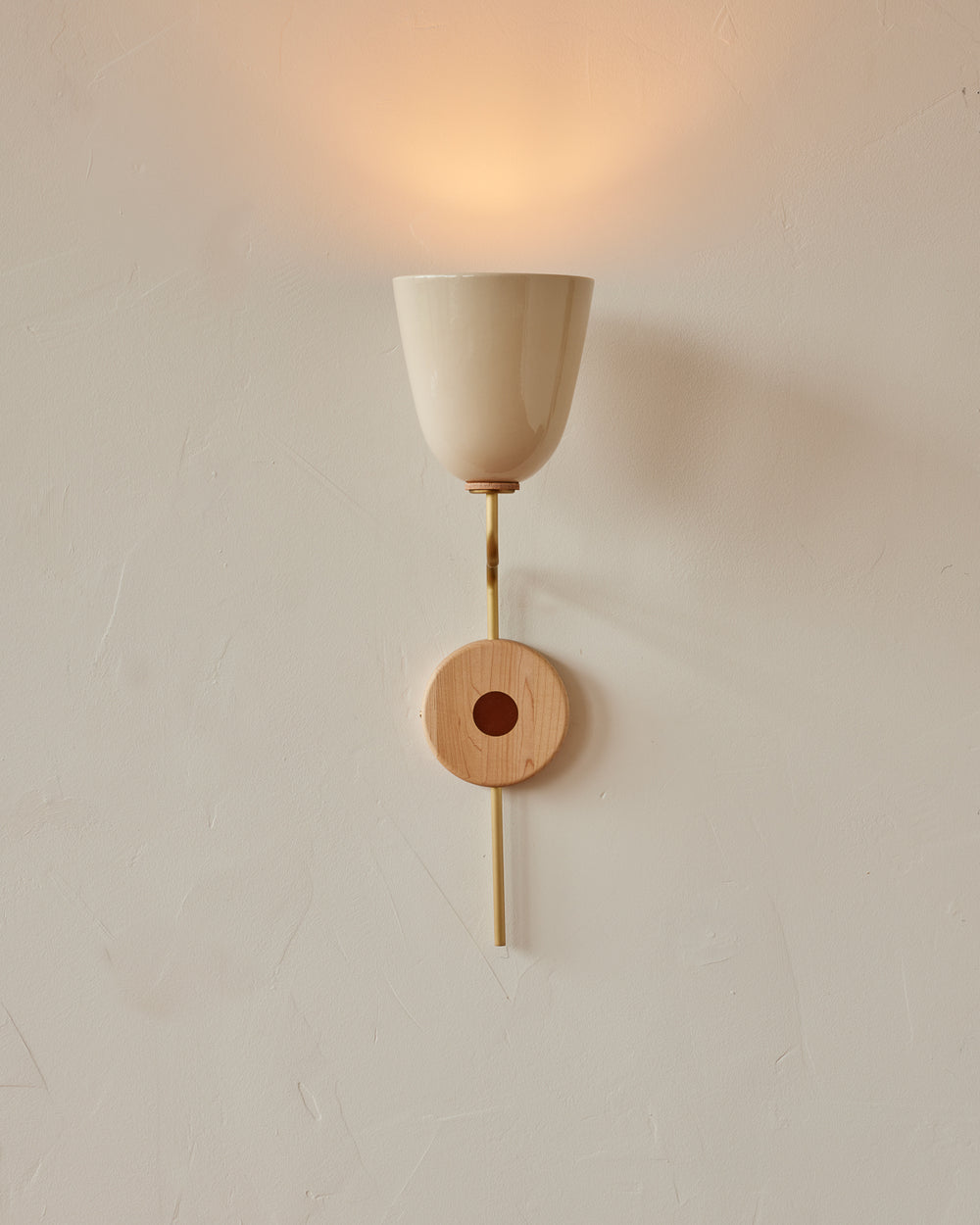 #shade-finish_cream #Metal-+-Wood-Finish_Satin Brass / Clear Maple #wiring_hardwired