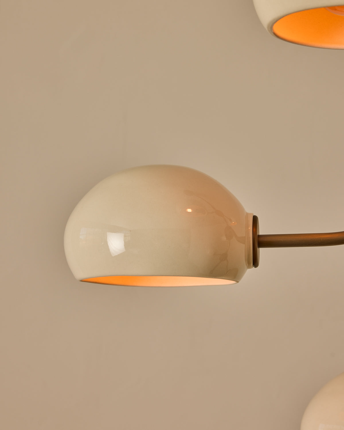 #shade-color_cream  #Metal-+-Wood-Finish_Antique Brass / Black Walnut