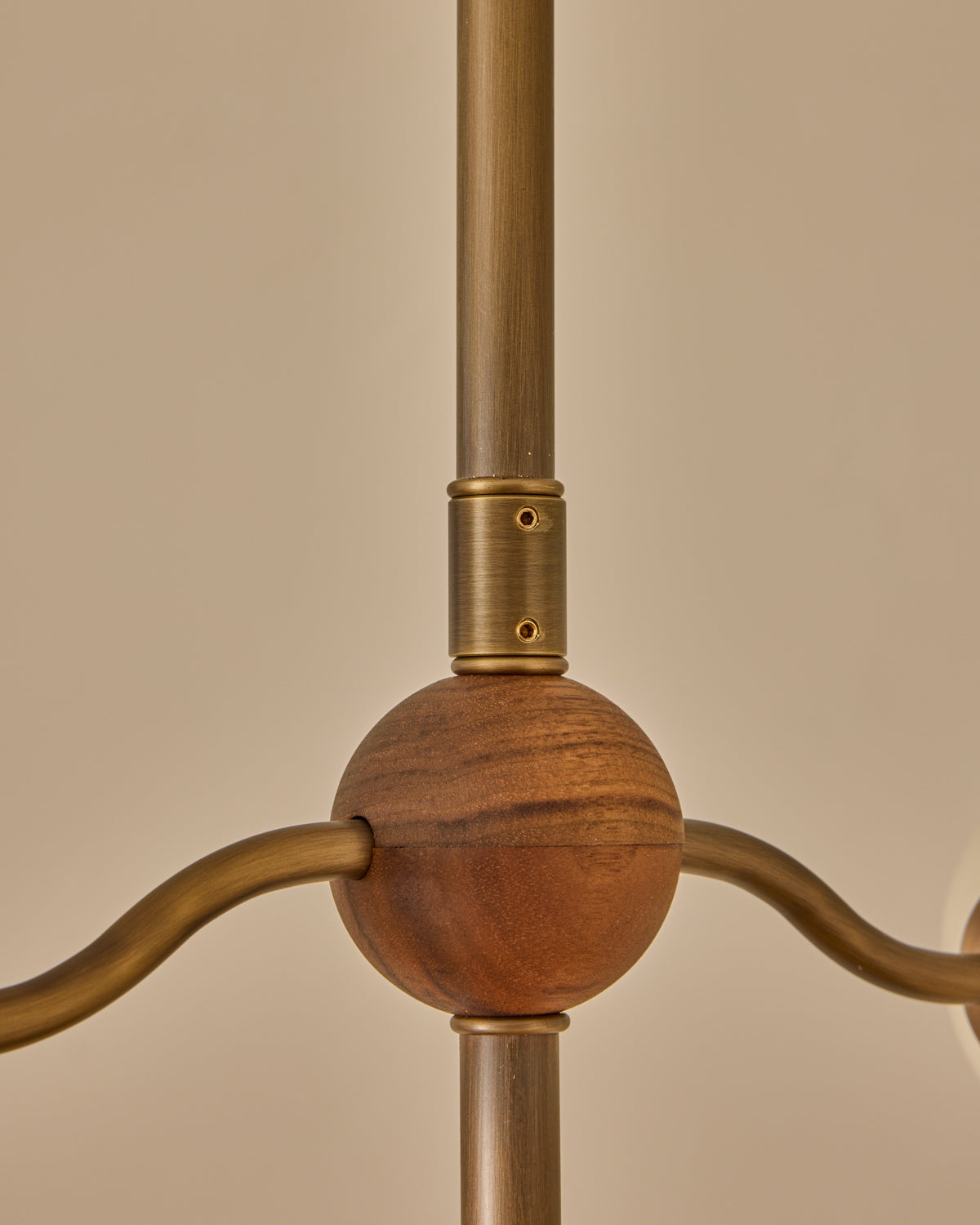 #Metal-+-Wood-Finish_Antique Brass / Black Walnut