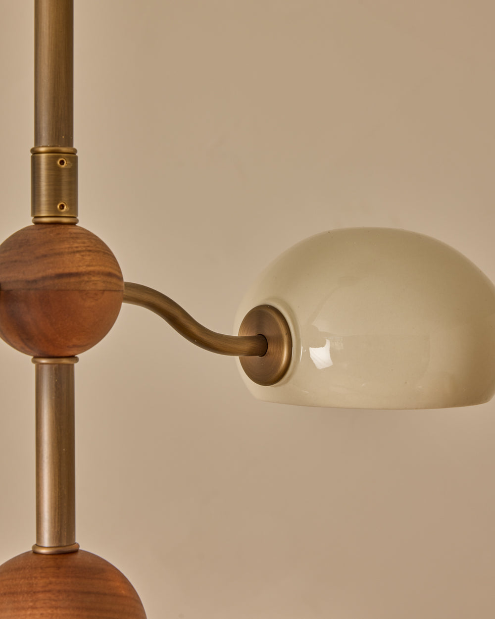 #shade-color_cream  #Metal-+-Wood-Finish_Antique Brass / Black Walnut