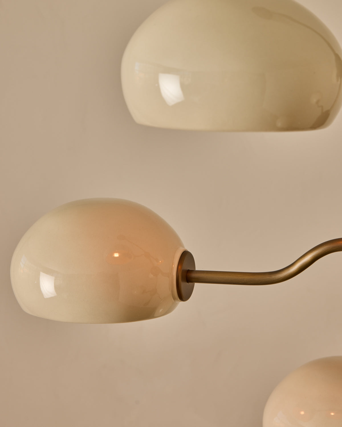 #shade-color_cream  #Metal-+-Wood-Finish_Antique Brass / Black Walnut