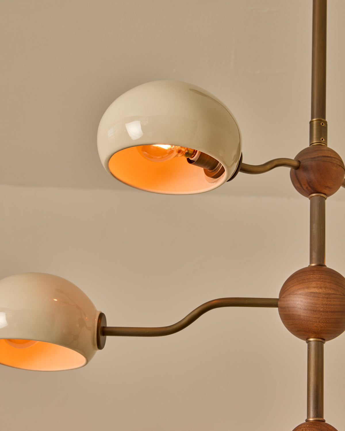 #shade-color_cream  #Metal-+-Wood-Finish_Antique Brass / Black Walnut