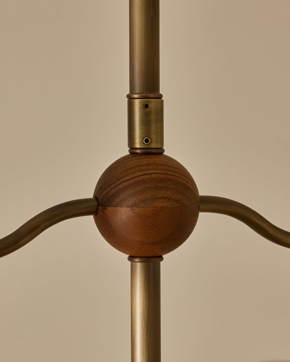 #Metal-+-Wood-Finish_Antique Brass / Black Walnut