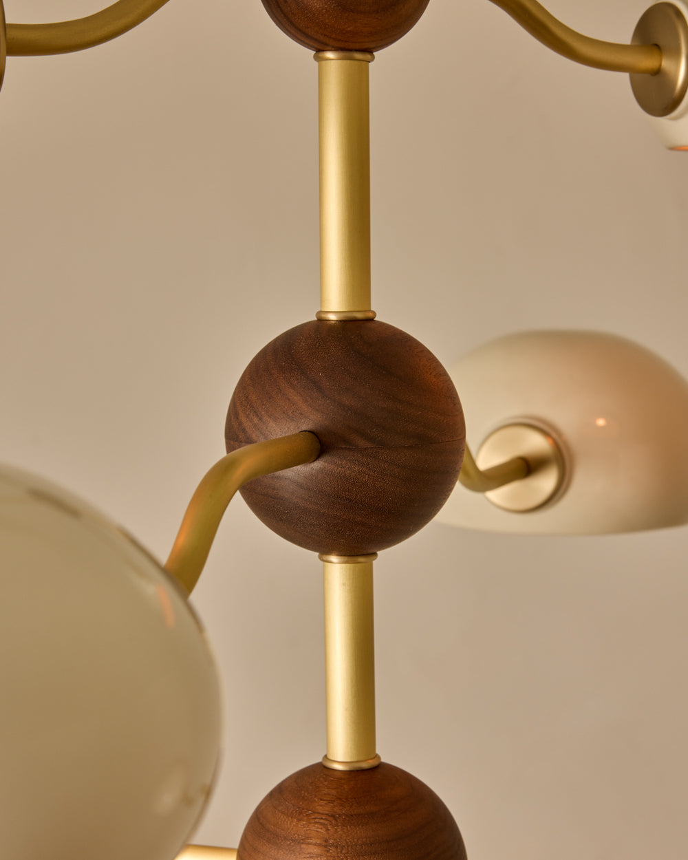 #shade-color_cream #Metal-+-Wood-Finish_Satin Brass / Black Walnut