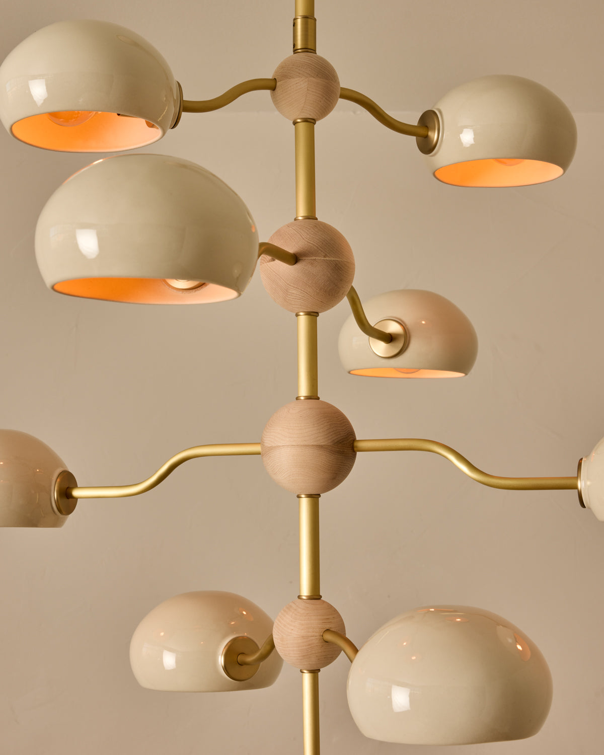 #shade-color_cream #Metal-+-Wood-Finish_Satin Brass / Clear Maple