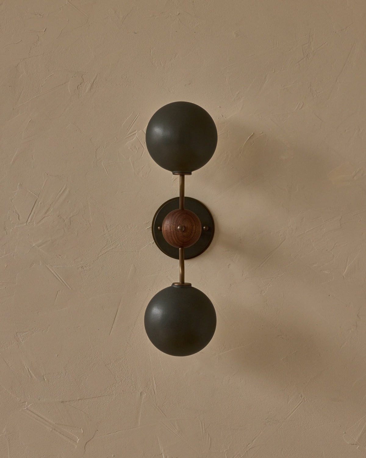 #ceramic-finish_almost black #metal-finish_antique brass #wood-finish_black walnut