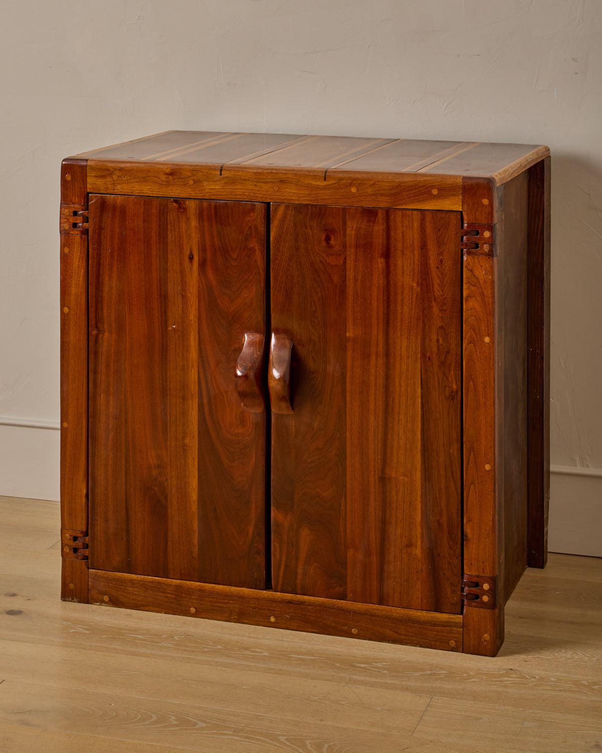 #style_Cabinet with Drawers