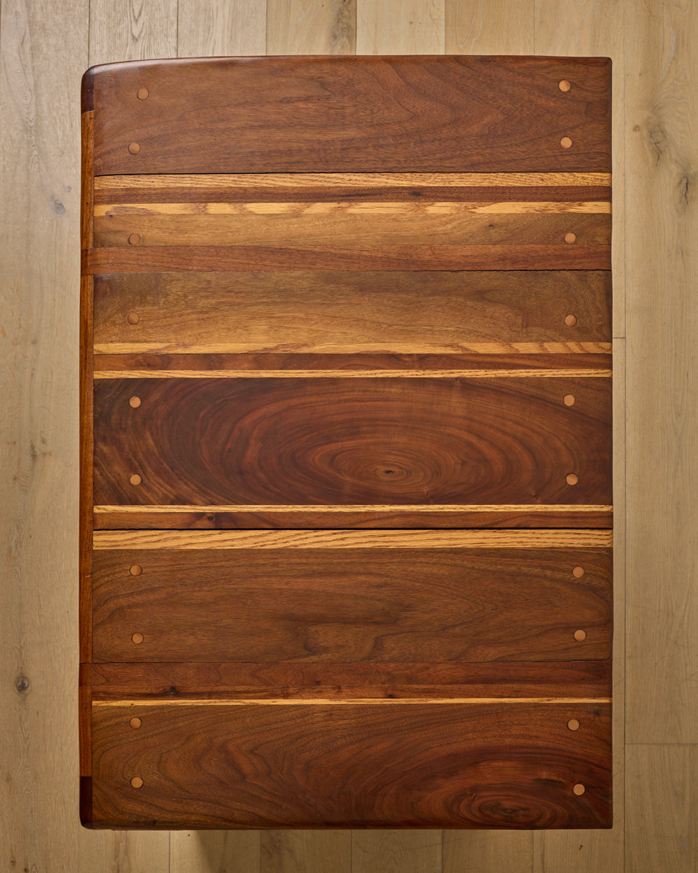 #style_Cabinet with Pullout Shelves