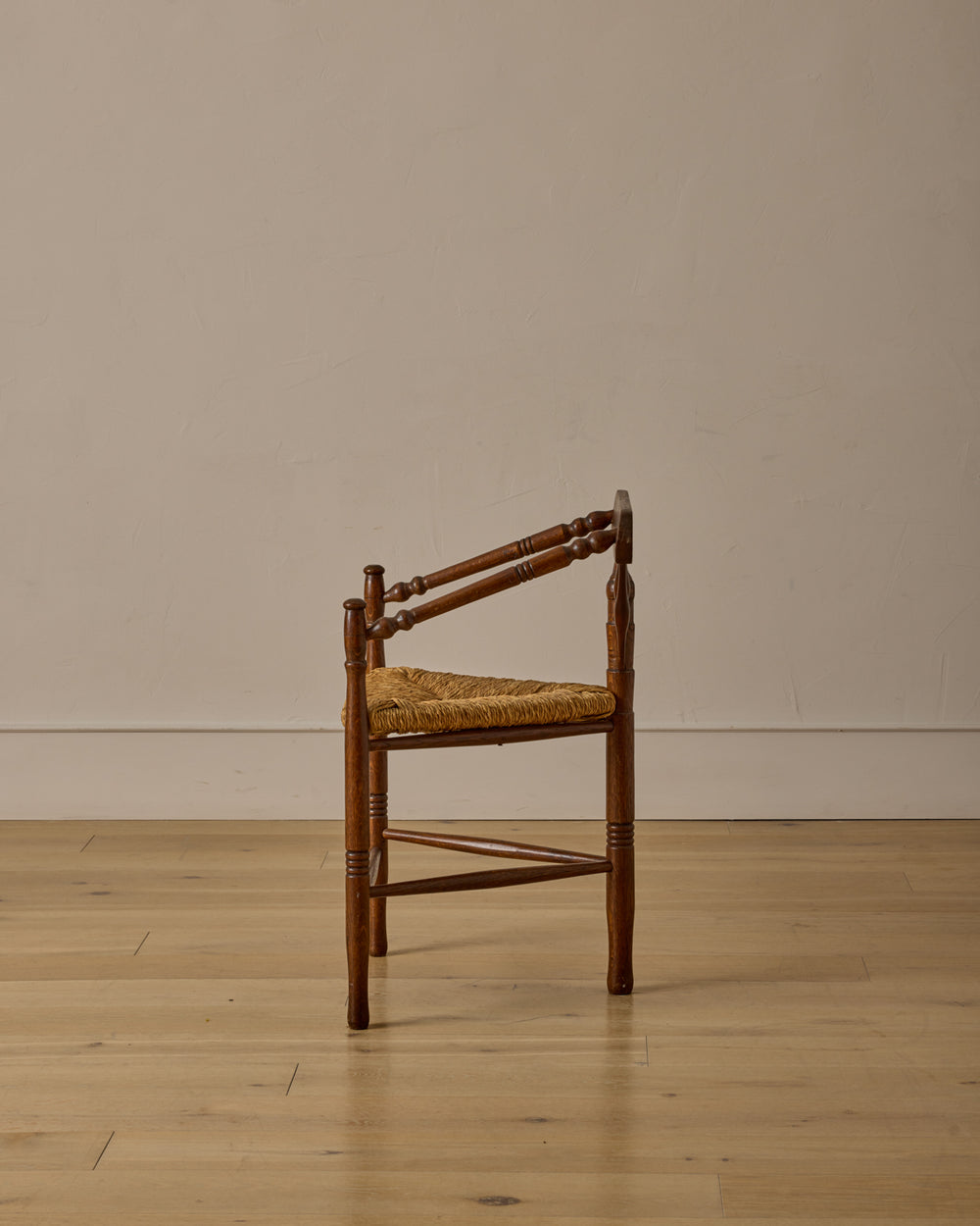 Bobbin Triangular Armchair