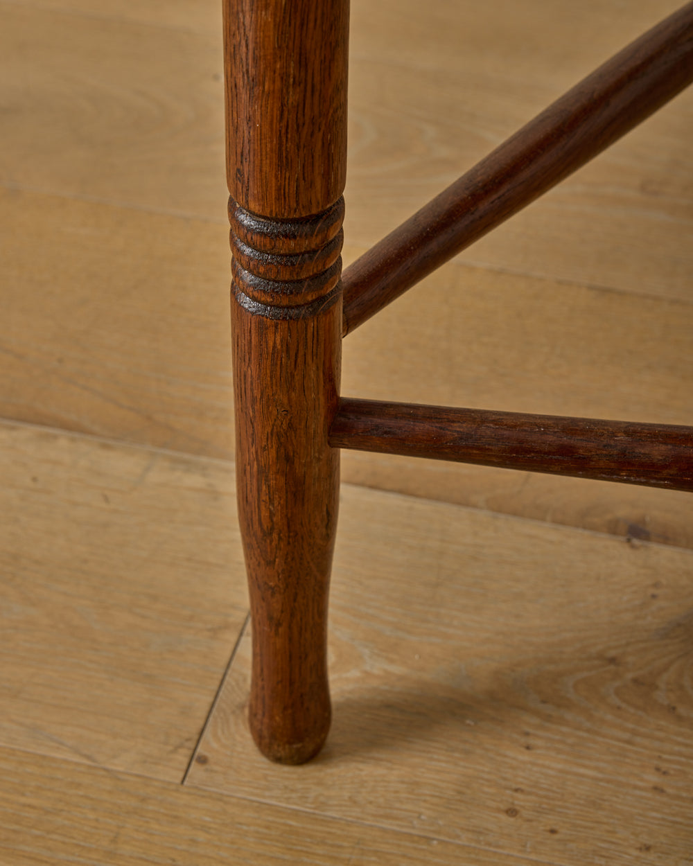 Bobbin Triangular Armchair