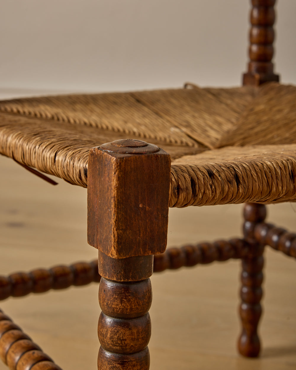 Corner Rounded Bobbin Chair