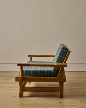 Belgian Oak Loveseat in Plaid