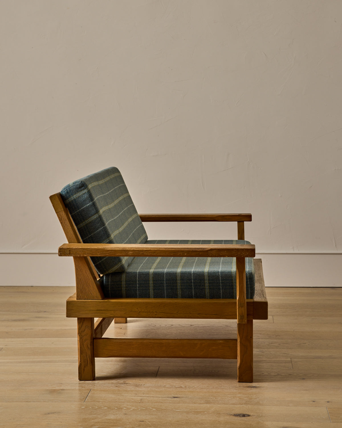 Belgian Oak Loveseat in Plaid