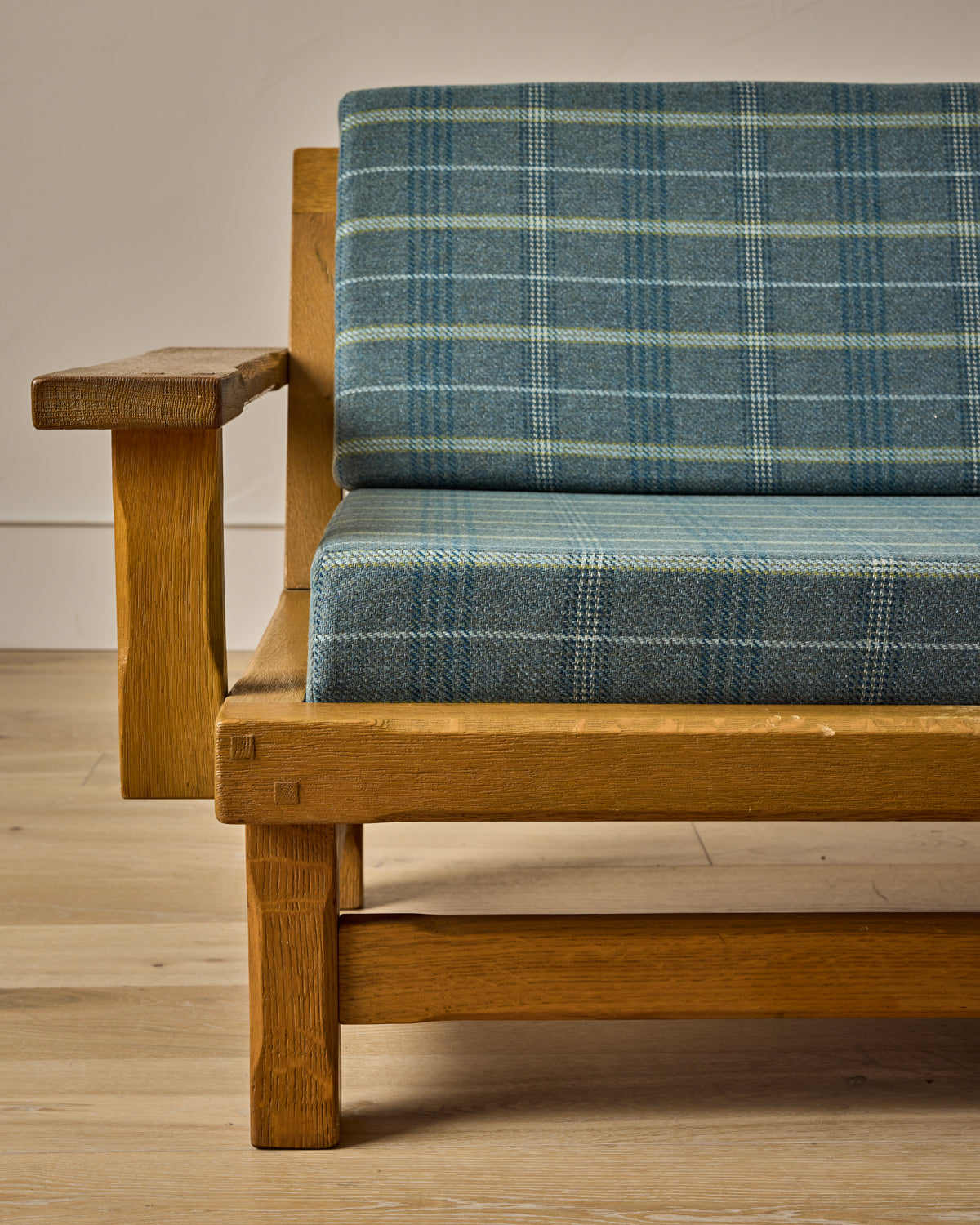 Belgian Oak Loveseat in Plaid