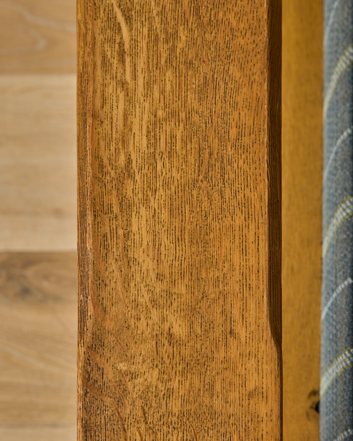 Belgian Oak Loveseat in Plaid