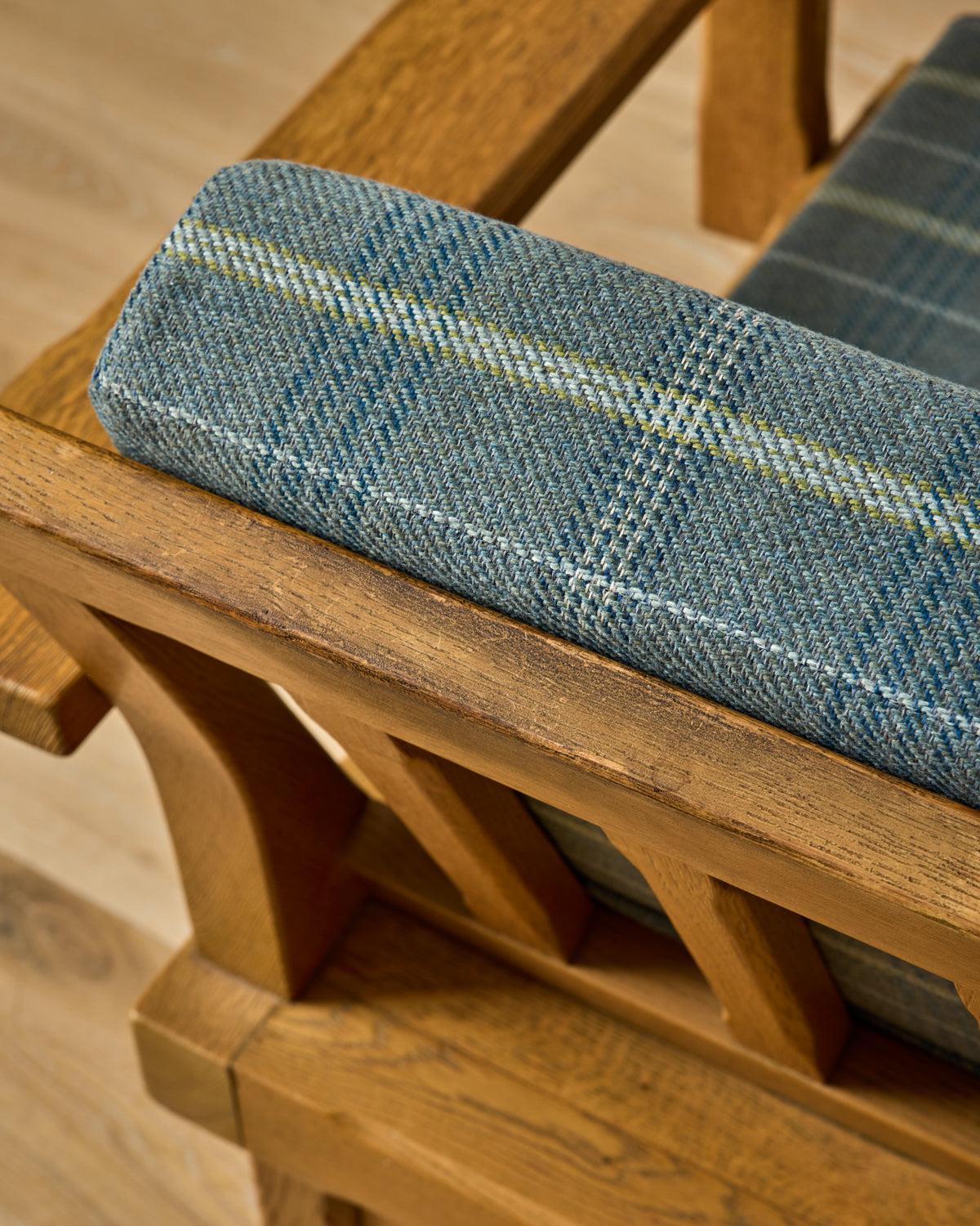 Belgian Oak Loveseat in Plaid