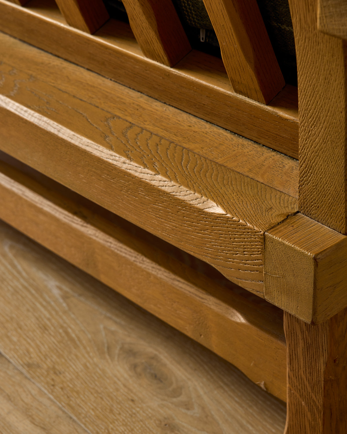 Belgian Oak Loveseat in Plaid
