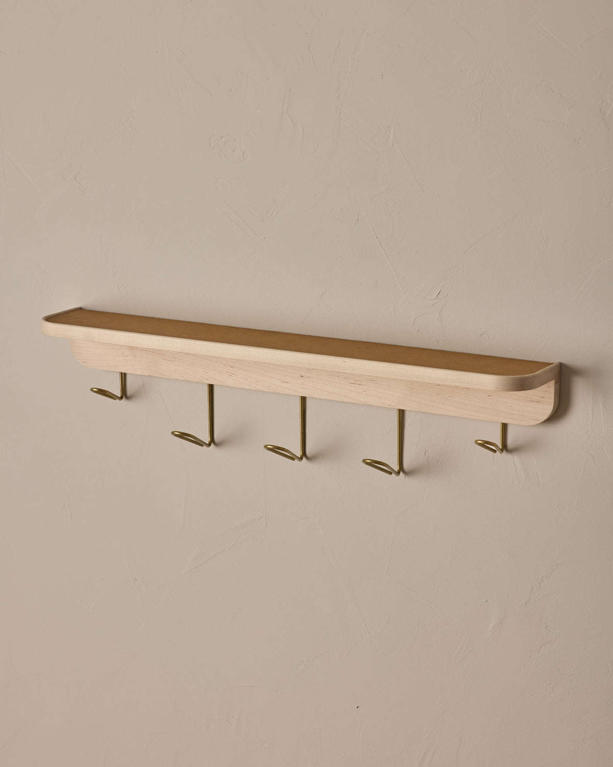 #size_large #leather-finish_natural #wood-finish_clear maple