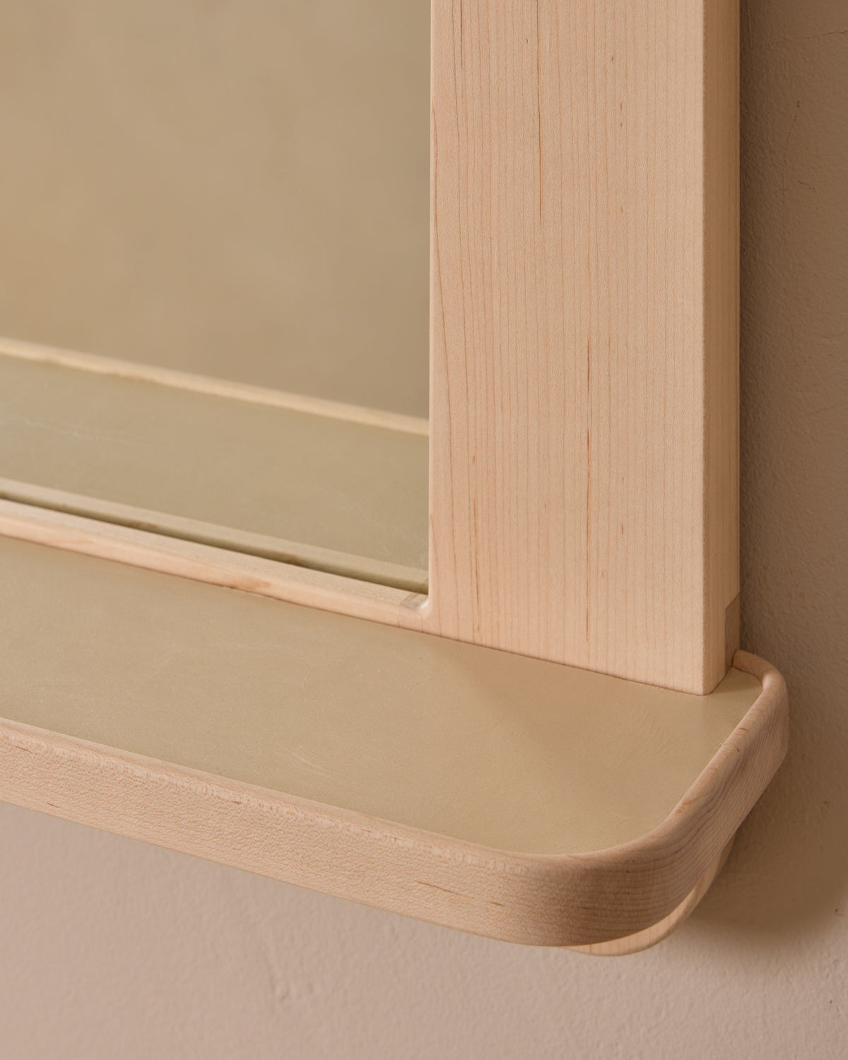 Bennett Mirror with Shelf - Clear Maple