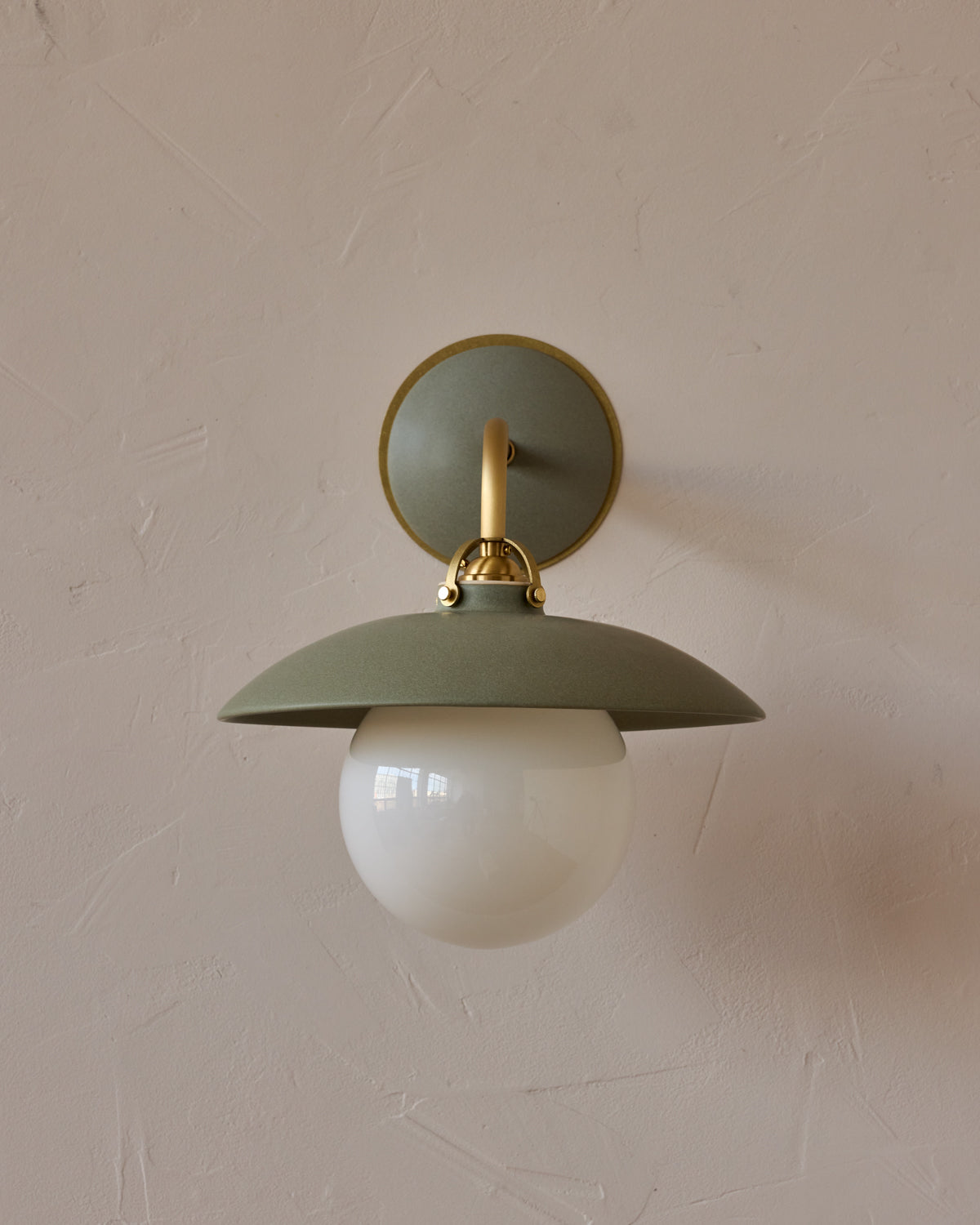 #shade-finish_olivine ceramic
#metal-finish_satin brass
#globe_milk glass